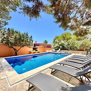 Villa Tomas